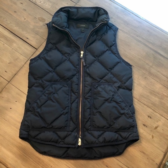 J.CREW Puffer Vest 🧥 - Picture 1 of 4